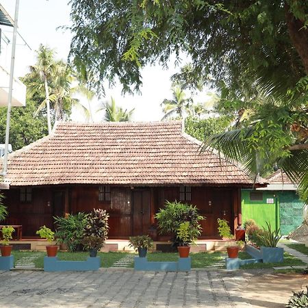 Cherai Beach Palace Exterior photo