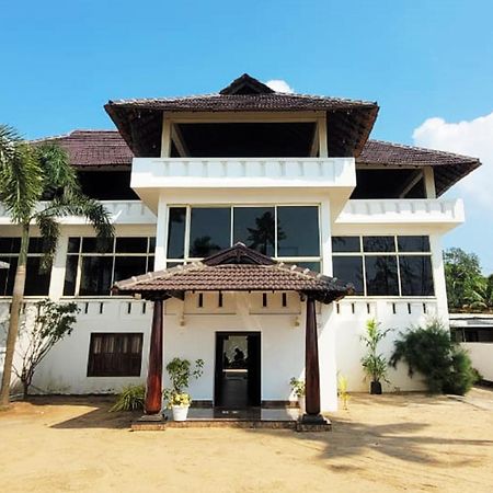 Cherai Beach Palace Exterior photo