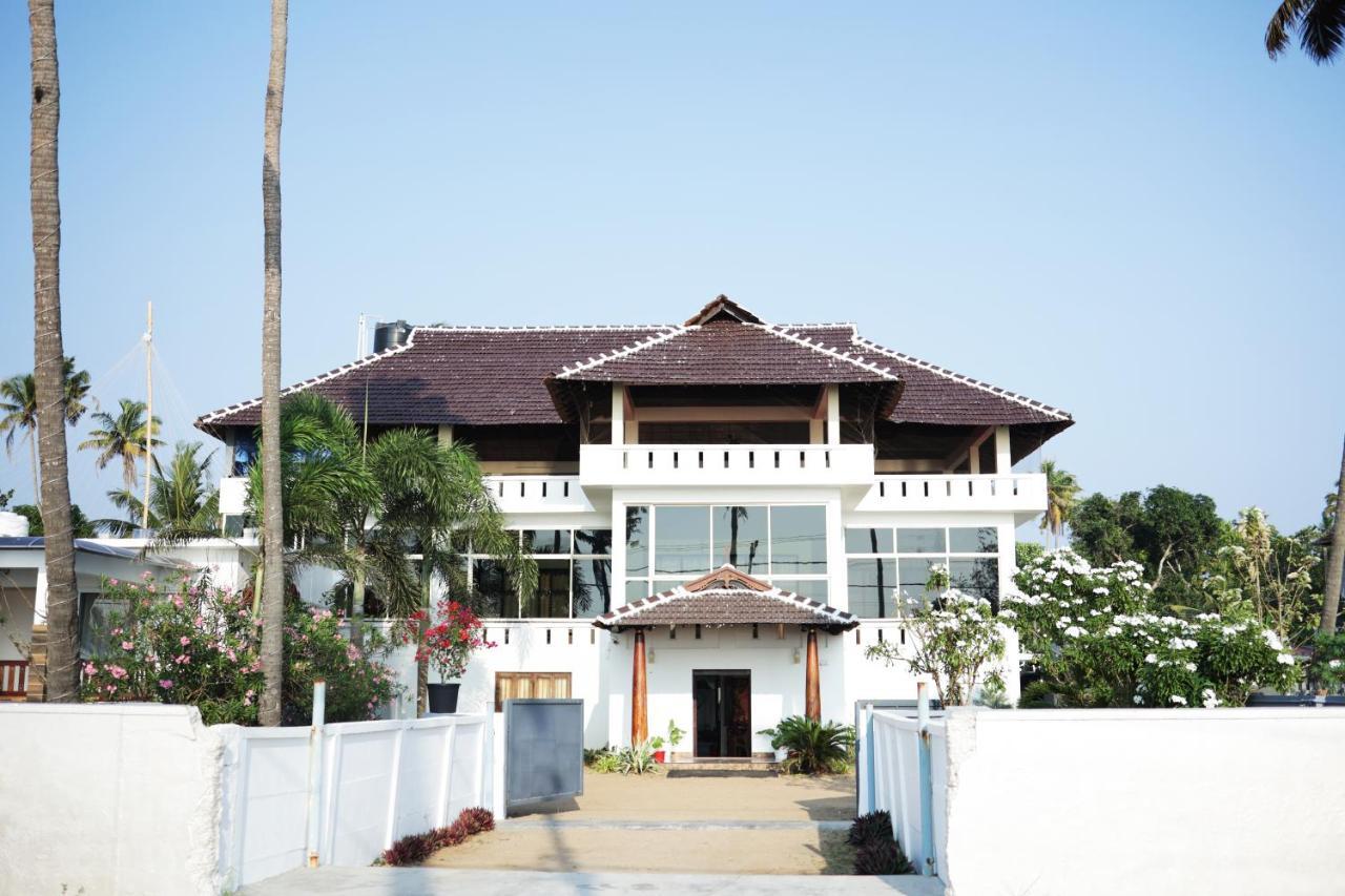 Cherai Beach Palace Exterior photo