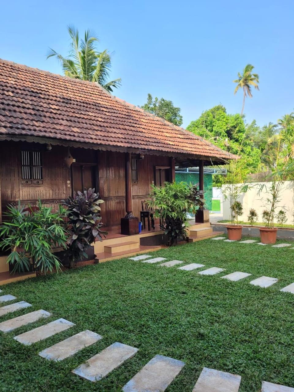 Cherai Beach Palace Exterior photo