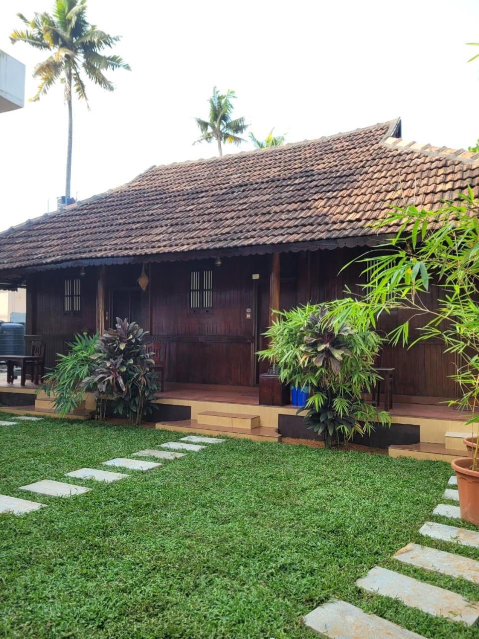 Cherai Beach Palace Exterior photo