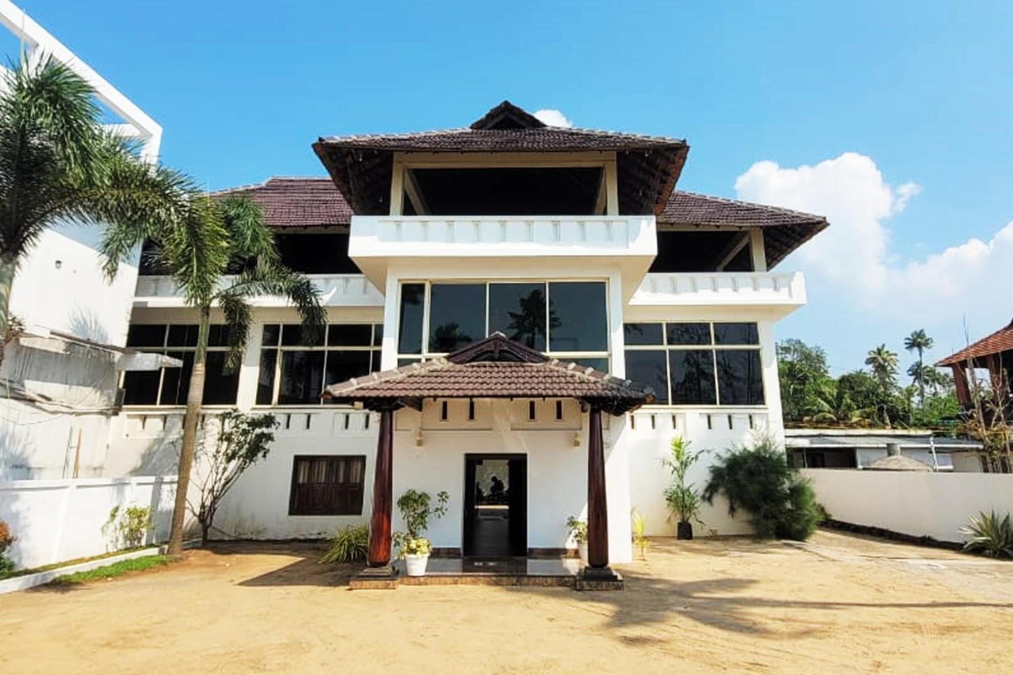 Cherai Beach Palace Exterior photo