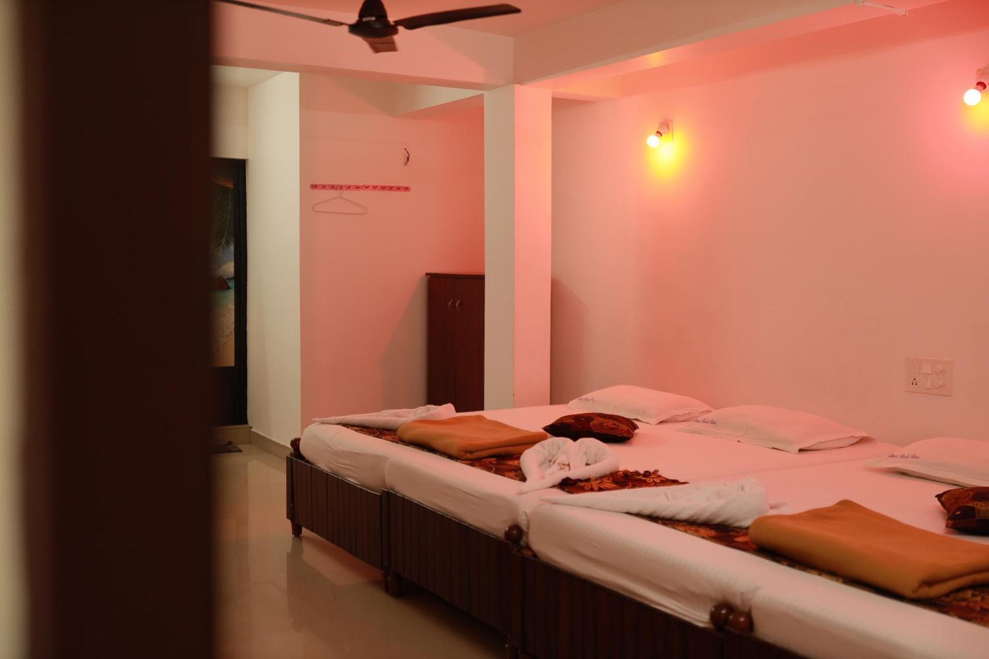 Cherai Beach Palace Exterior photo